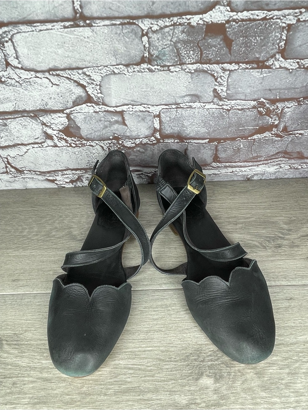 Bali Elf Mangrove Black Leather Scalloped Edge Ankle Strap Flats Women sz 8.5M